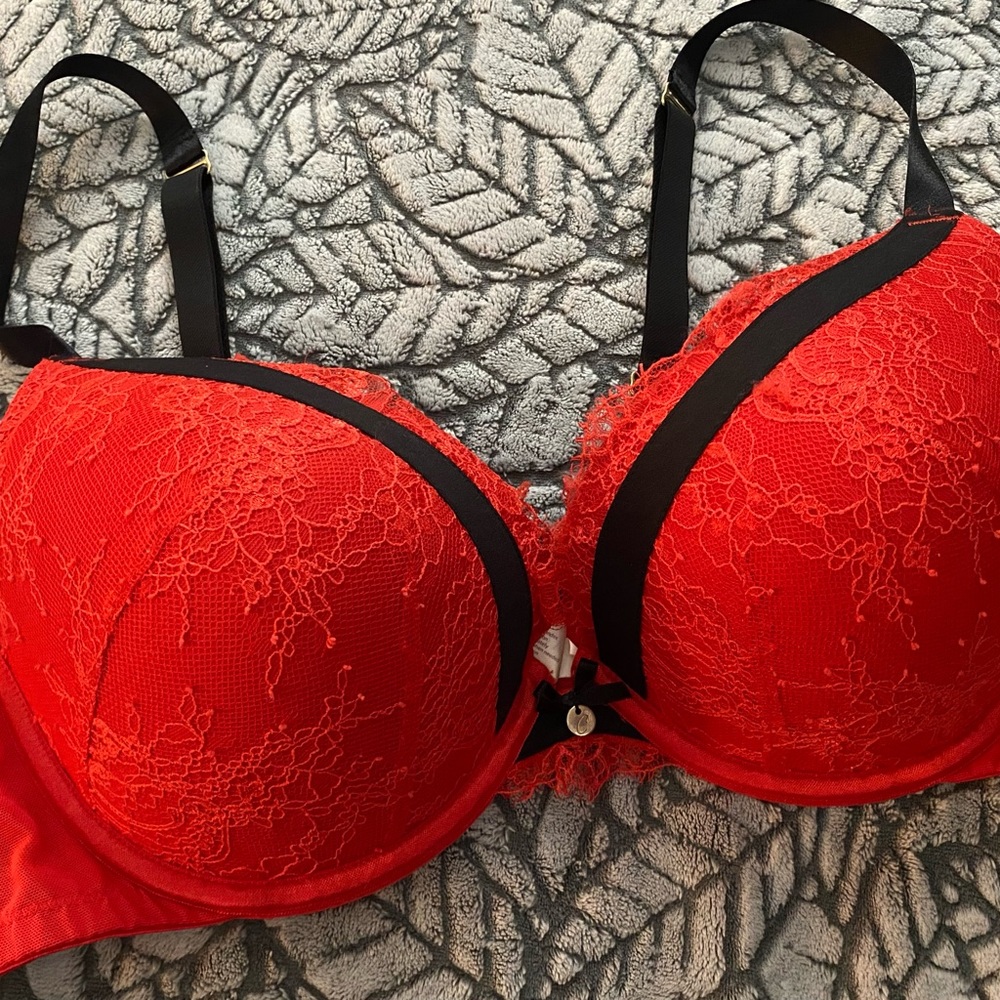 Red padded underwire plunge bra from Lane Bryant.